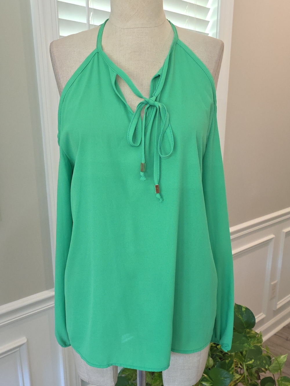 Macbeth Collection by Margaret Josephs Mint Green Cold-Shoulder Tie-Neck Blouse